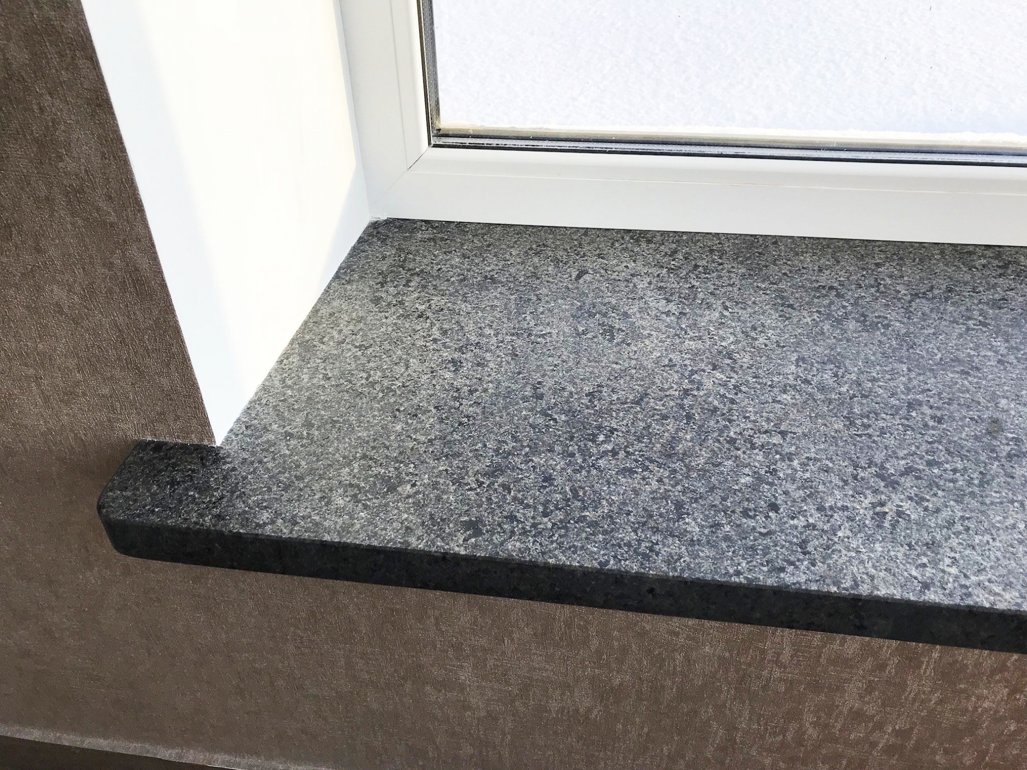 Столешница и подоконник из гранита Rajastan Black